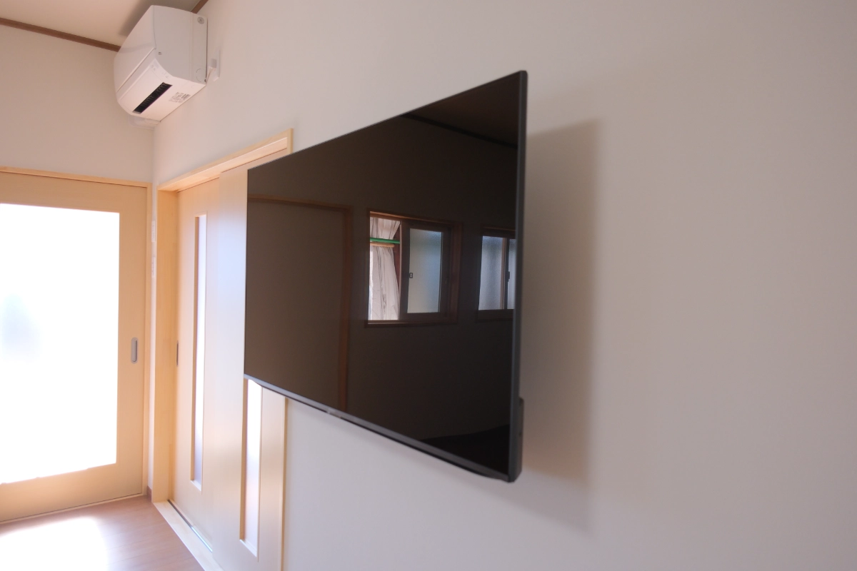 壁掛けテレビ